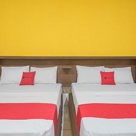 Отель Reddoorz Near Alun Alun Субанг Экстерьер фото