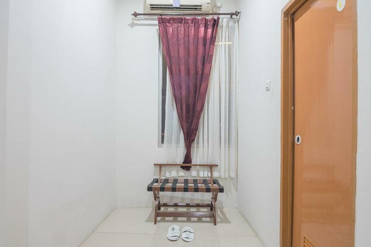 Отель Reddoorz Near Alun Alun Субанг Экстерьер фото